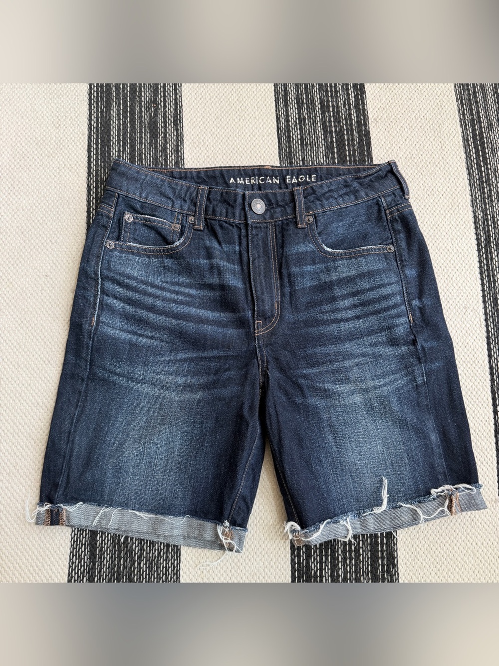 American Eagle‎ Women's Tomgirl Bermuda Dark Denim Jeans Shorts Size 2